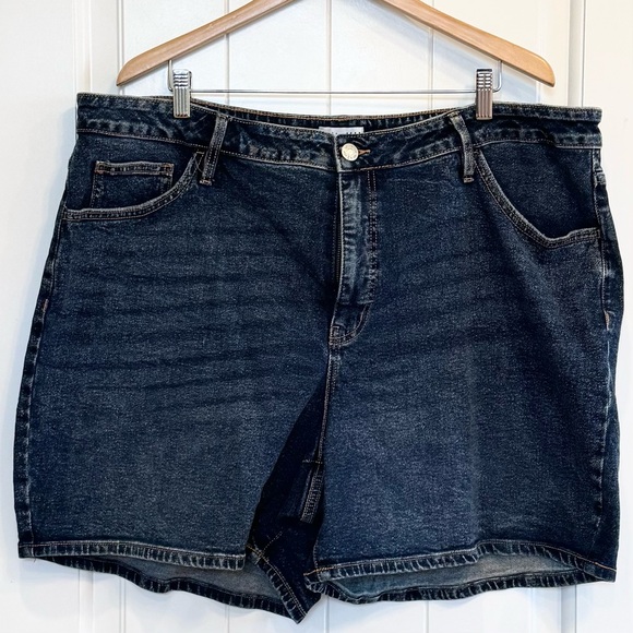 🌈 6/$60, Ava & Viv, Size 22, Blue, Medium Wash, Denim Shorts, 7” Inseam, Zip Fly - Picture 1 of 5